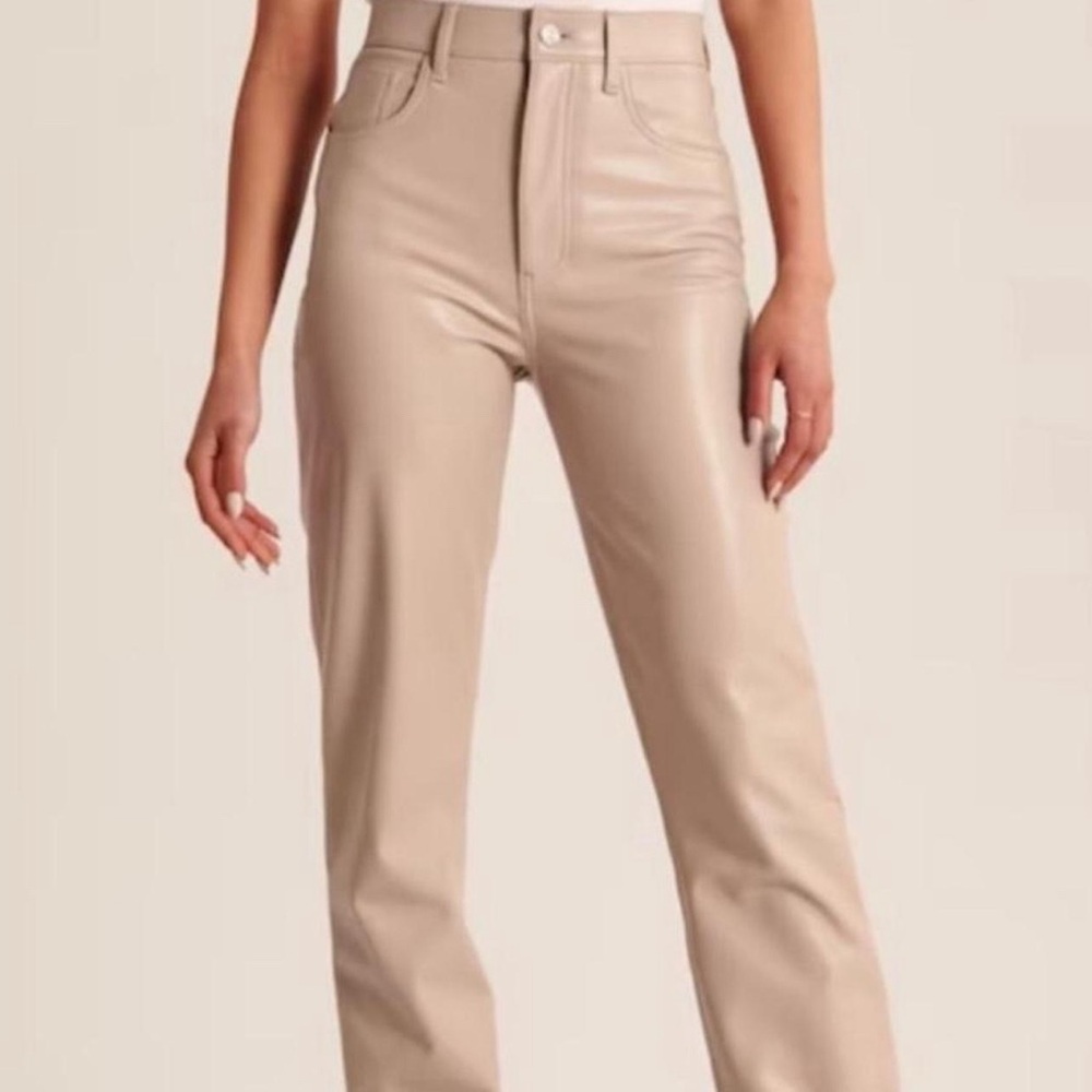 Abercrombie & Fitch 90s Straight High Rise Cream Vegan Leather Pants. NWT. Sz10.